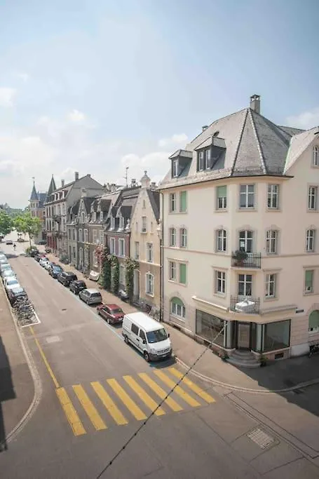 Modern 3-Bedroom Apartment In City Centre Basilea