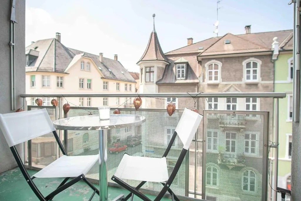 Modern 3-Bedroom Apartment In City Centre Basilea